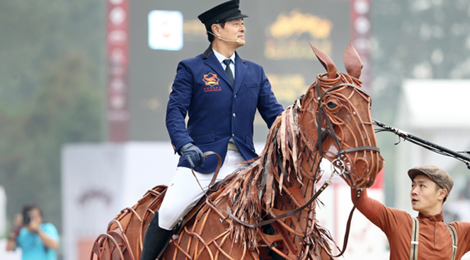 馬主會員代表濮存昕策騎戰(zhàn)馬互動 16_A2R1361.JPG